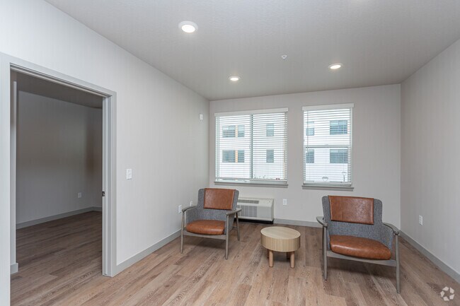 1BR, 1BA - 510SF - Living Room - The Howick