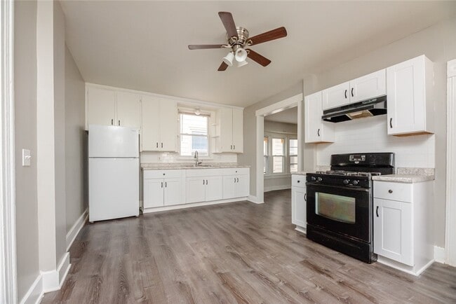 Photo - 144 Adams St