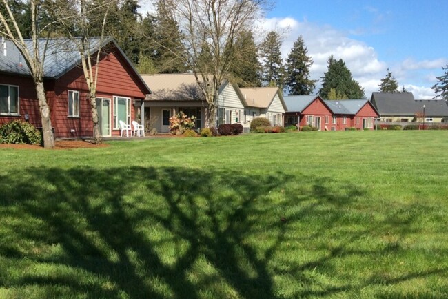 Vista al este de las cabañas - Willamette Lutheran Retirement Community Apartamentos