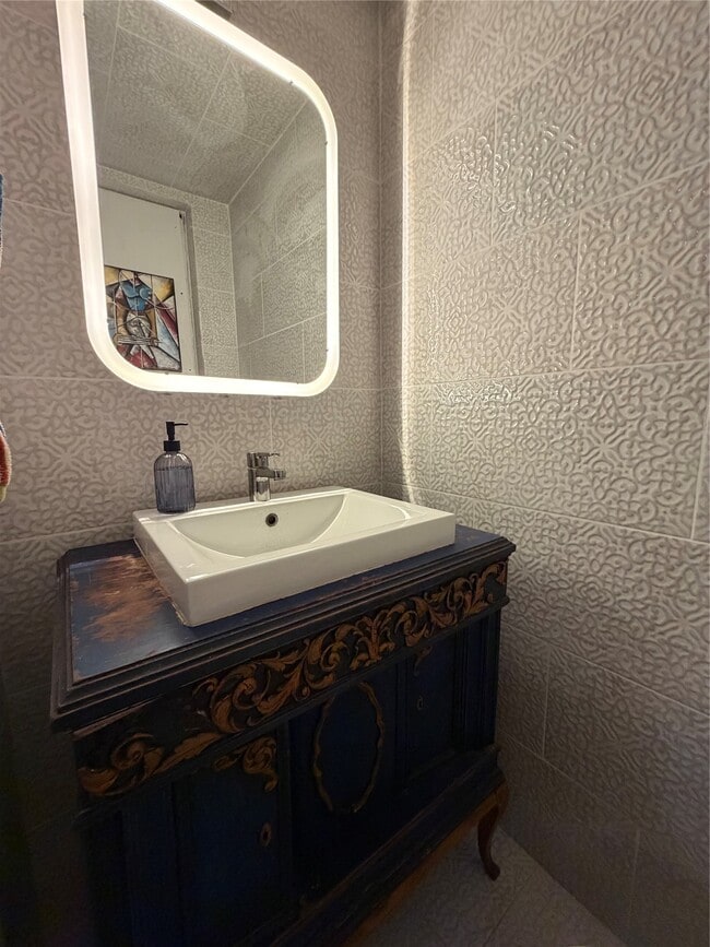 Photo - 402 Hyde Park Blvd Unit 1