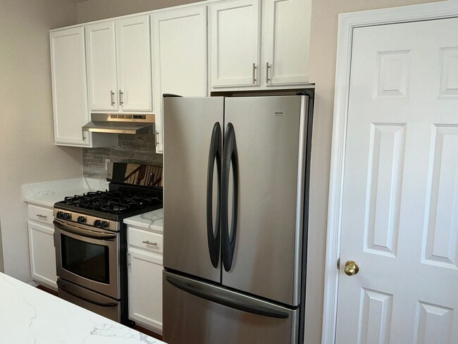 Photo - Very well maintained 3BR 2.5BA 3 level townhome located in the Milestone Community of Germantown