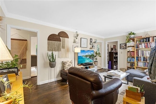 Photo - 1091 Napier St SE