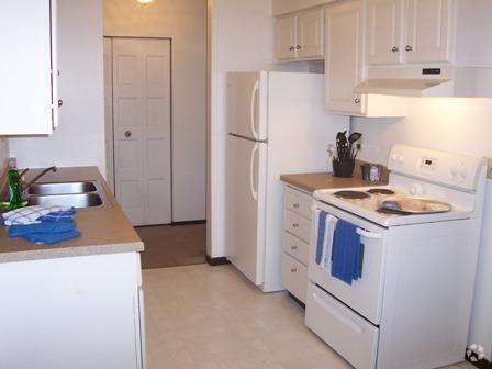 Kitchen - ReNew at the Grove