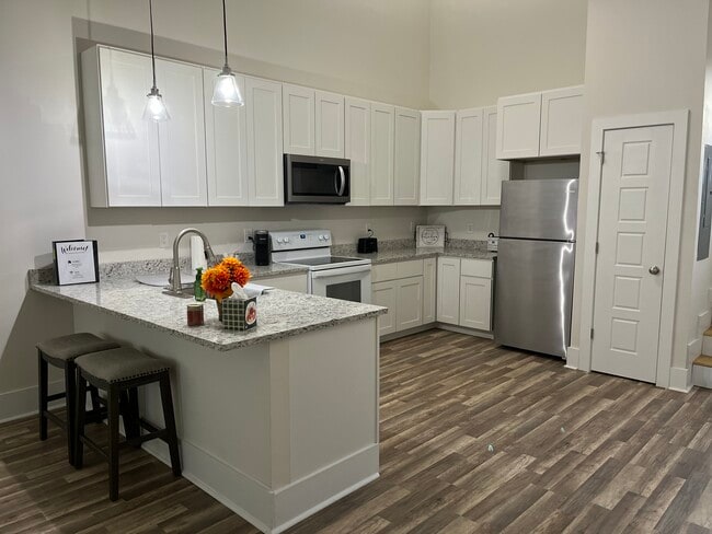 Photo - 627 Monroe St