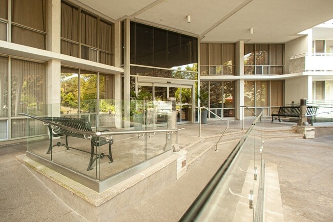 Photo - La Salle Towers