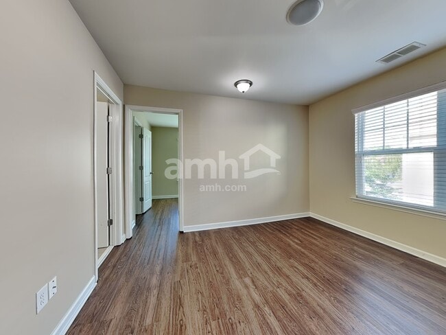 Photo - 1104 Wainscott Dr