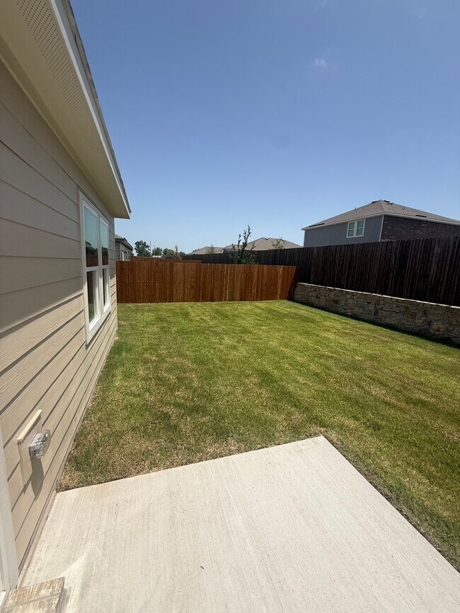 906 Independence Trl