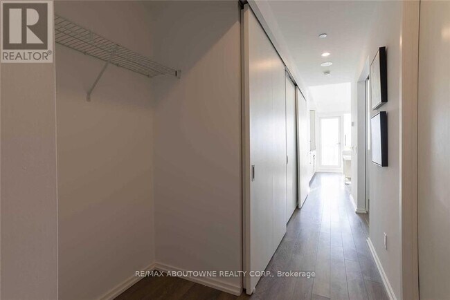 Photo - 197 Yonge St Unit 1811