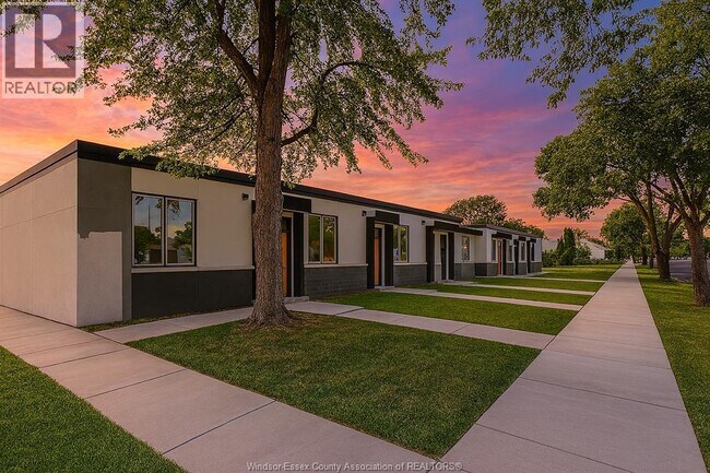 Photo - 2275 Wellesley Ave