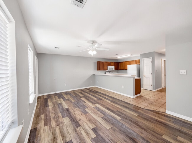 Photo - 46 Park Cir SE
