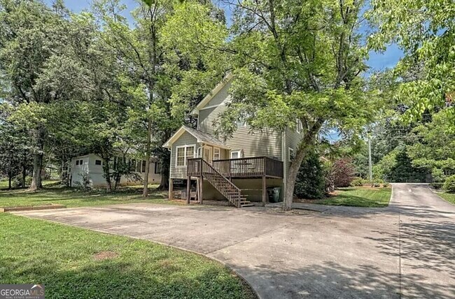 Photo - 643 Washington St