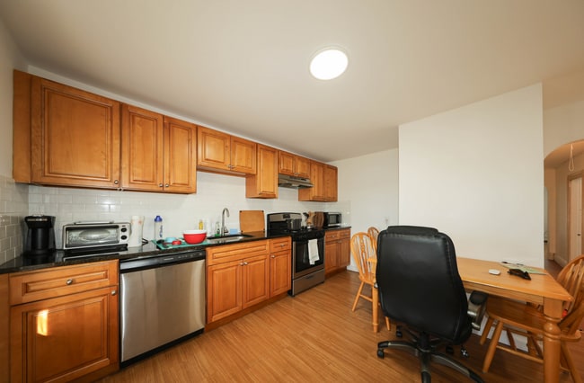 Photo - 17 Princeton St Apartments Unit 3