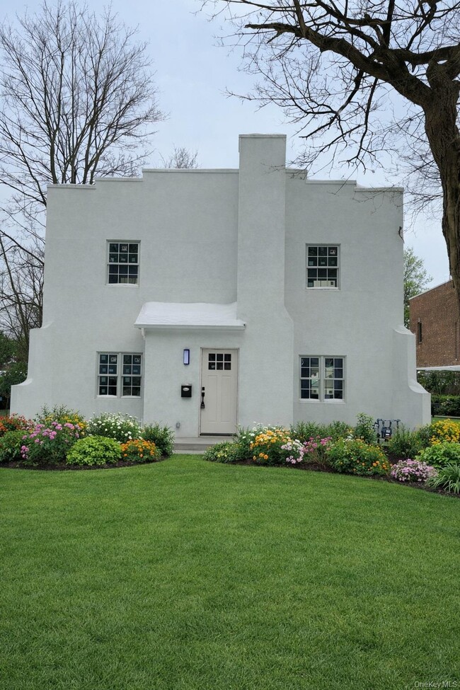 Building Photo - 204 E Shore Rd