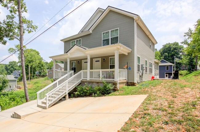 Building Photo - Two Story Duplex With Hardwood Flooring an... Rental