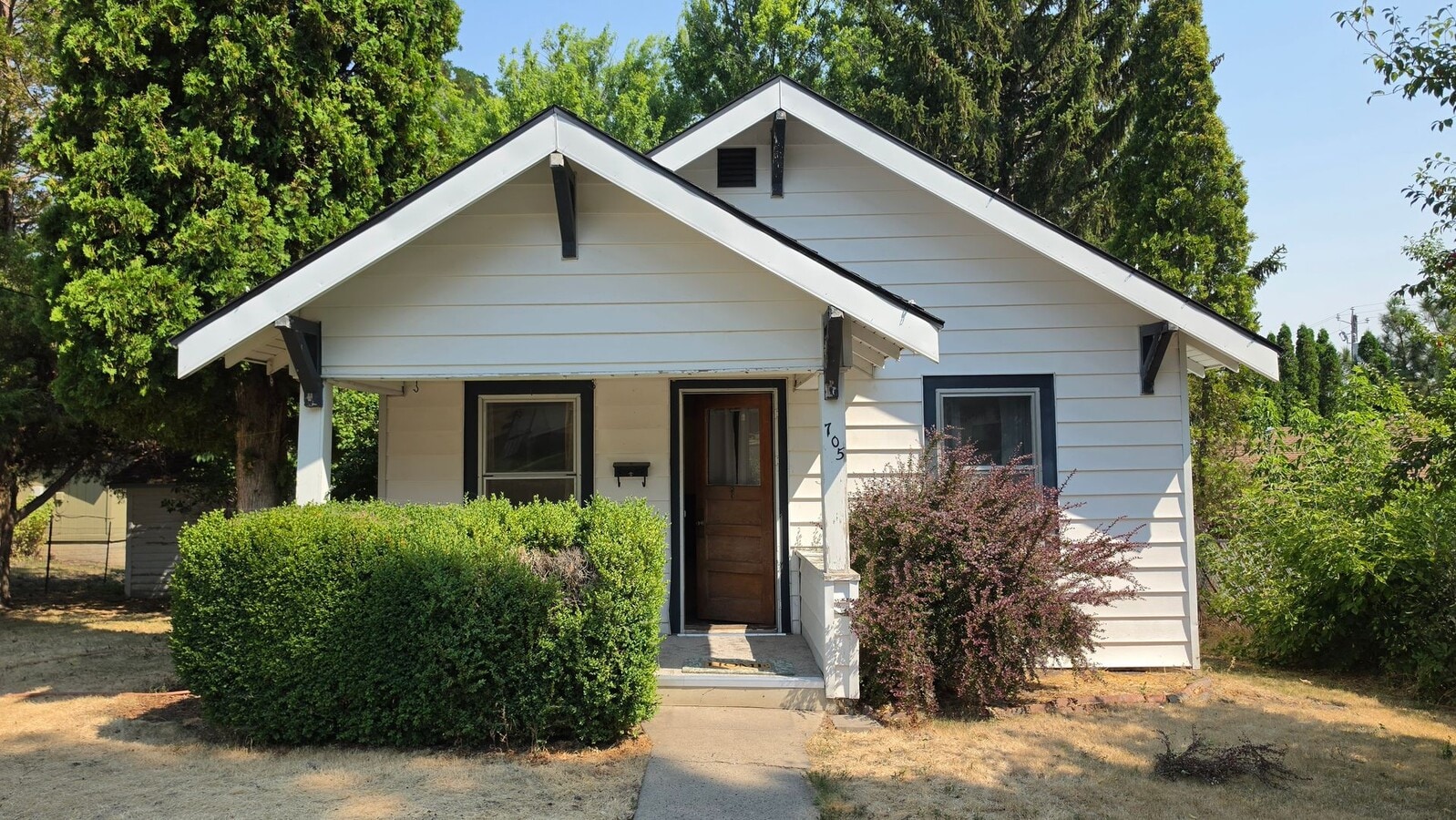 Photo - 705 B Ave