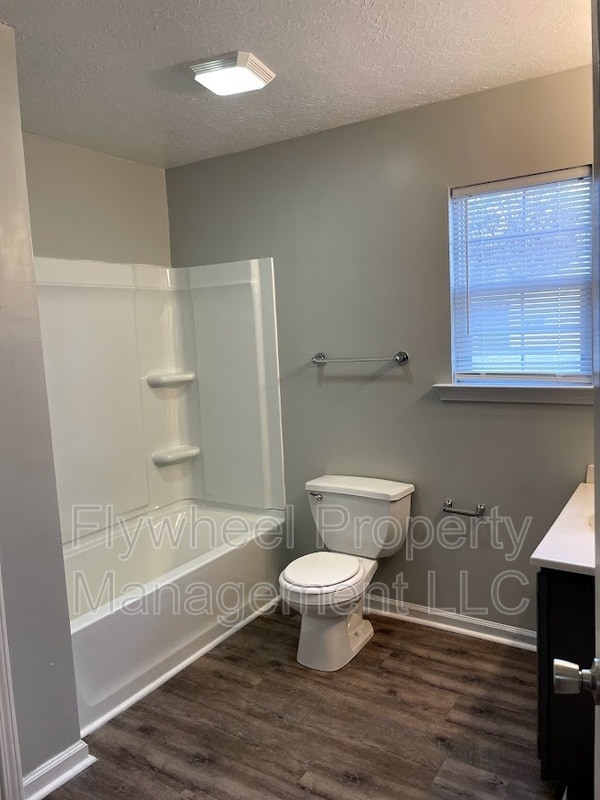 Photo - 128B N Poole St