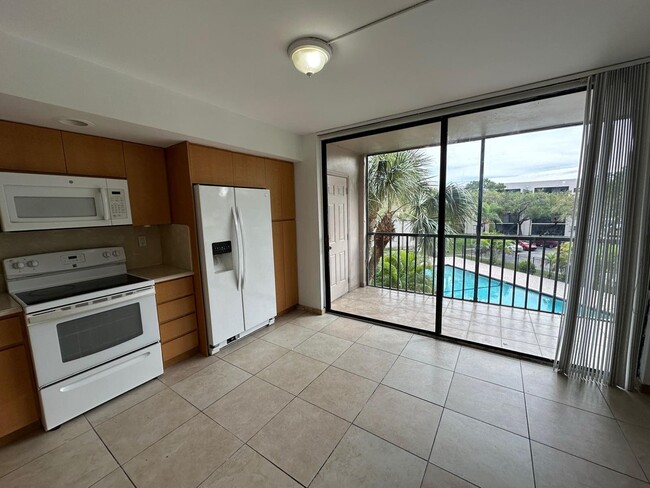 Building Photo - 8540 SW 133rd Avenue Rd Unit 312