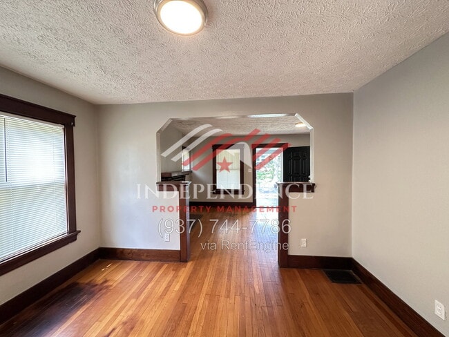 2720 Dwight Ave