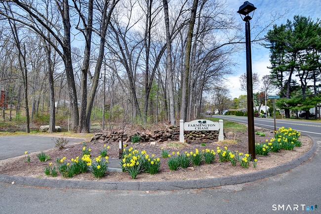 Photo - 32 Farmington Chase Crescent Unit 32