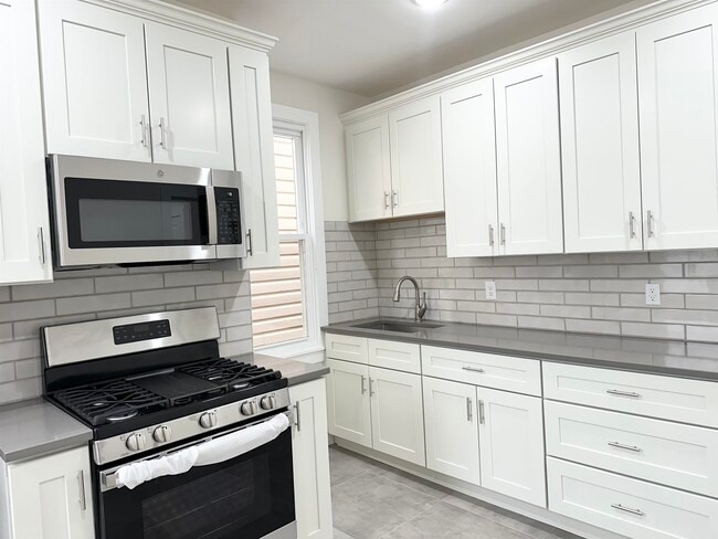 Building Photo - 84 Dekalb Ave Unit 2