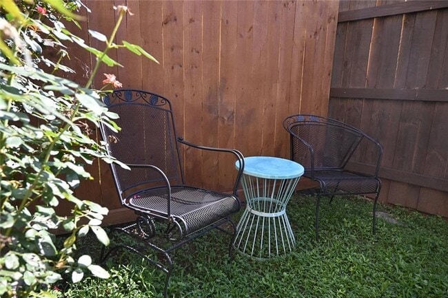 Photo - 994 Overbrook Cir Unit 1