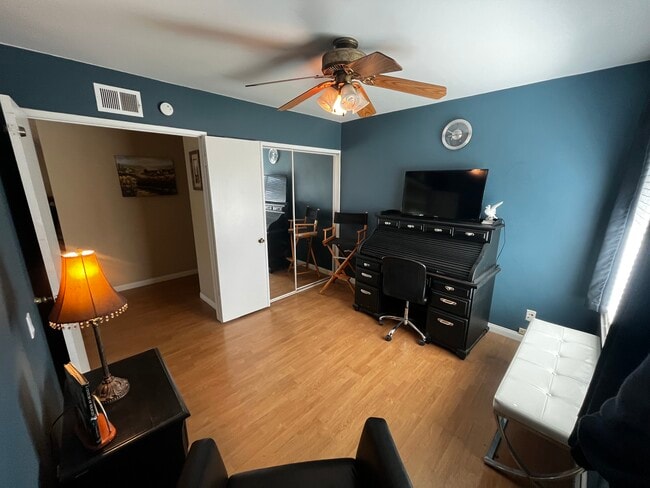 Photo - 3319 Holloway St