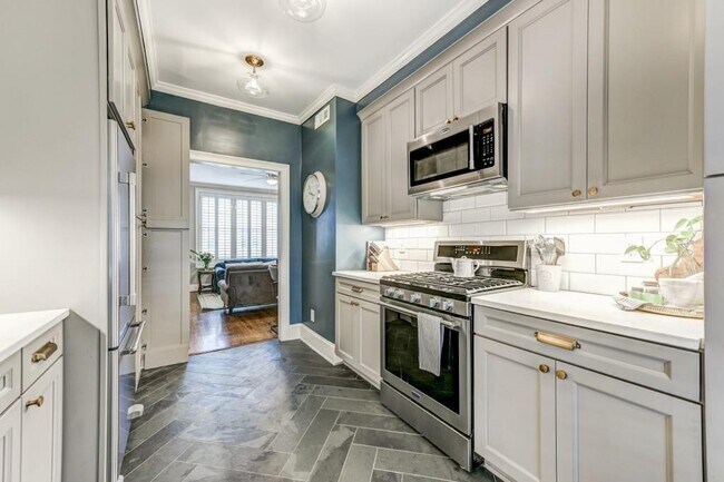 Photo - 28 Collier Rd NW Unit 11