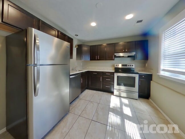 1051 Dorset Dr