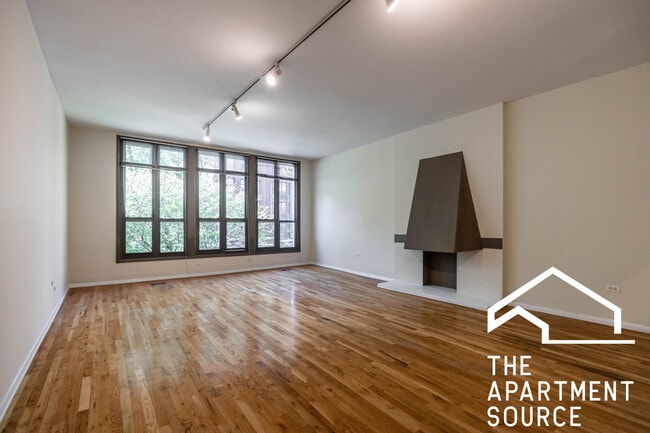 Building Photo - 1427 N Dearborn St Unit A1