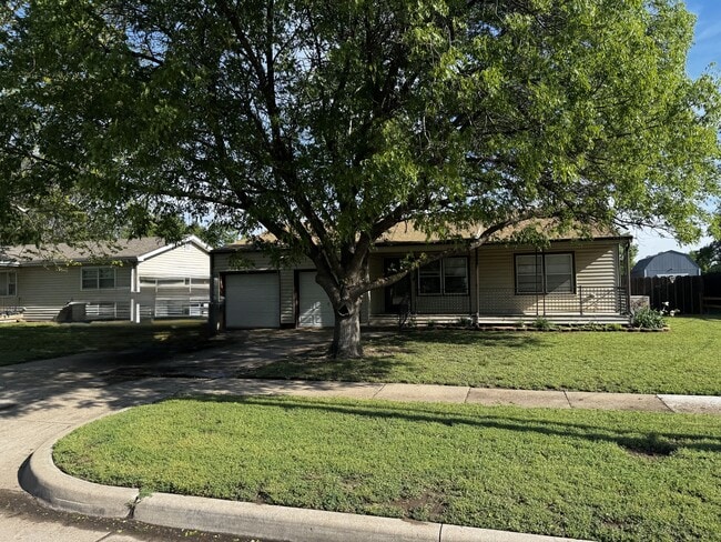 Building Photo - 1218 W Jewell St Rental