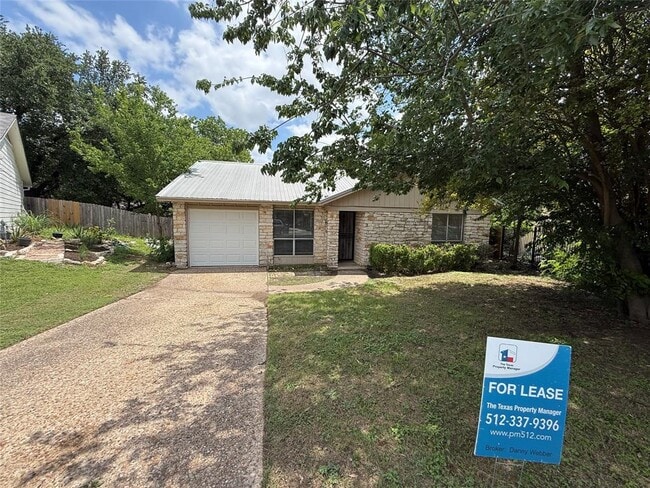 Building Photo - 1109 Village Green Dr