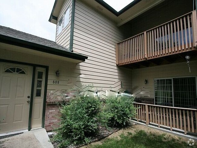 Building Photo - Spacious Condo with Bonus Loft in Pinnacle... Unit 808