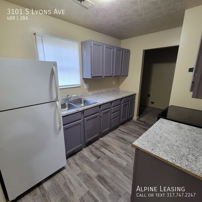 Photo - 3101 S Lyons Ave