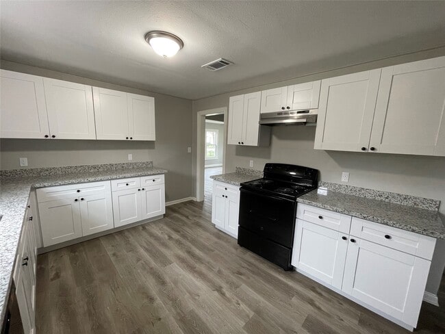 Photo - 2327 4th Ave N