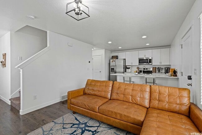 Photo - 231 Warbler Ct