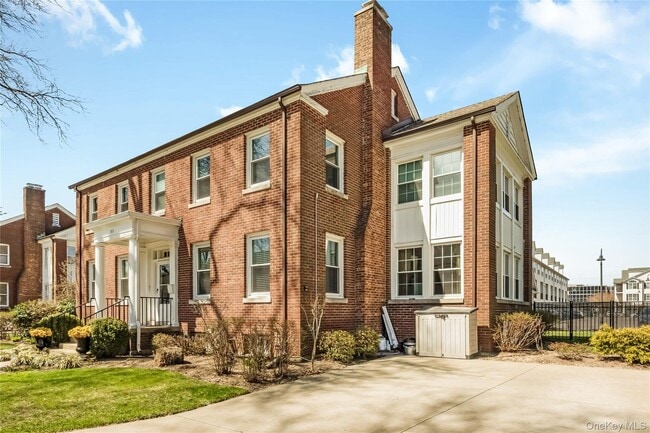 Photo - 312 Ellington Ave E