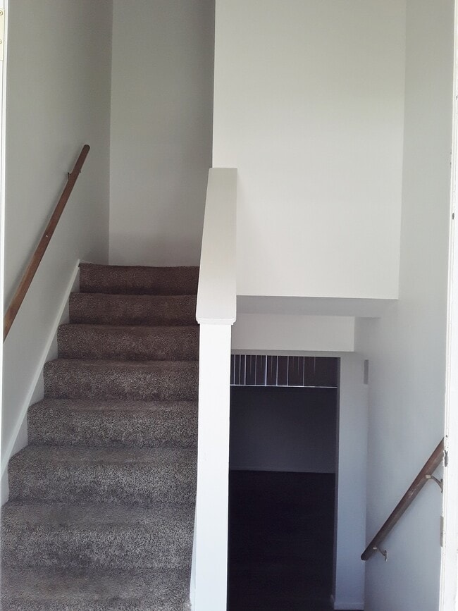 Entrada - 212 Juniper St N