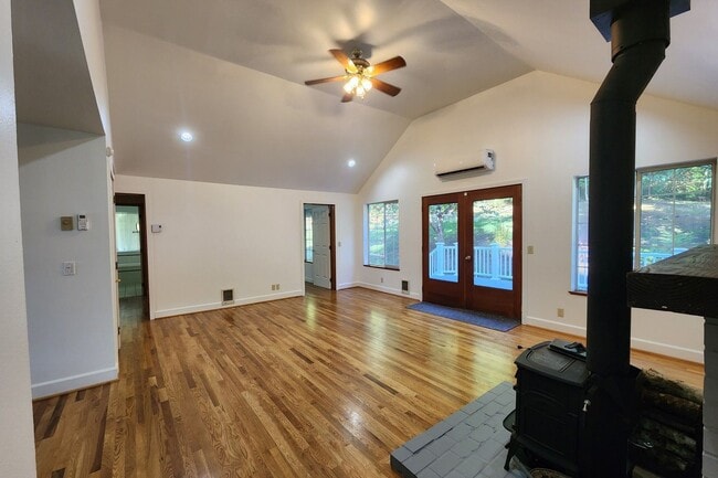 Photo - 8542 Battle Point Dr NE