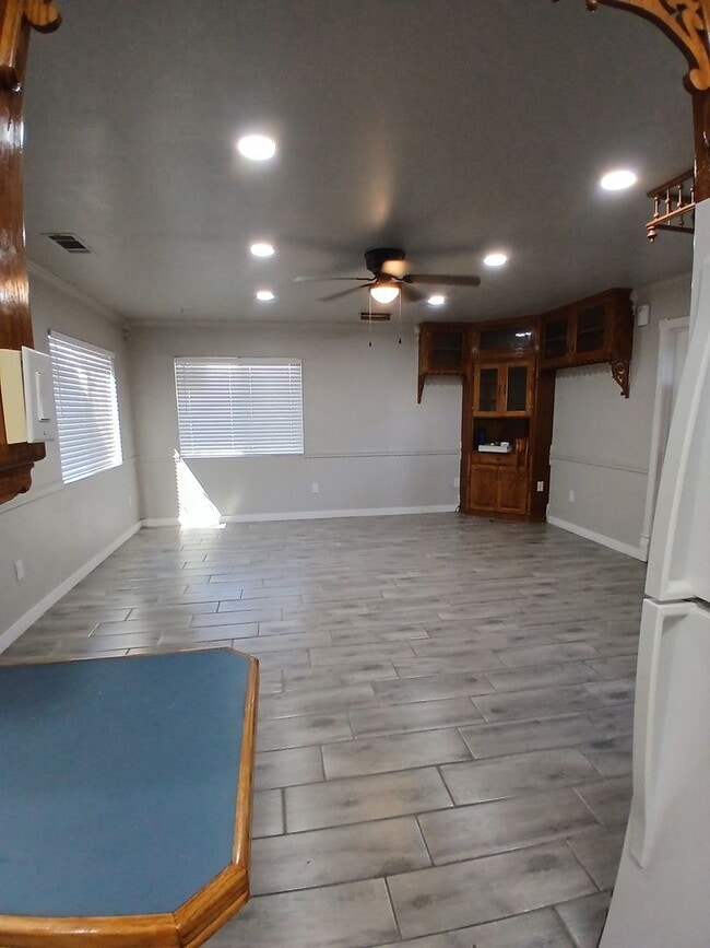 Photo - 141 N 5th St Unidad PGI