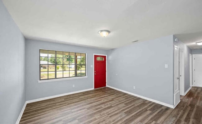 Photo - 410 W 16th St