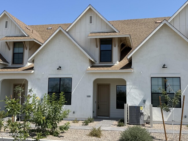 Building Photo - 6232 E University Dr