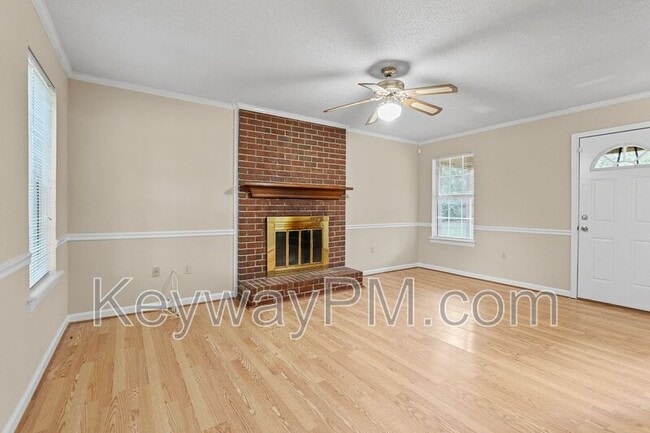 Photo - 322 Lamplighter Ln