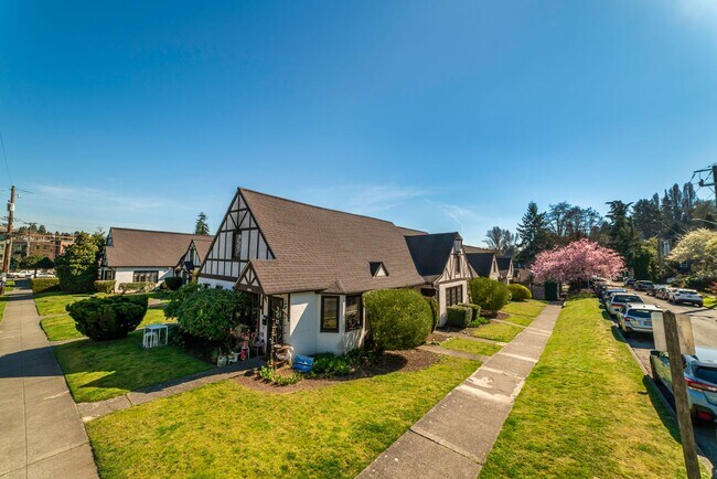 Photo - Benton Court Apartments