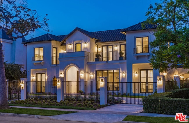 Photo - 722 N Camden Dr House