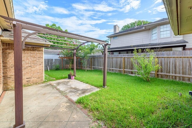 Photo - 1813 Oakwood Dr E