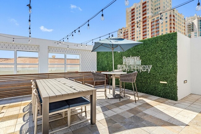 Photo - Pearl Dadeland