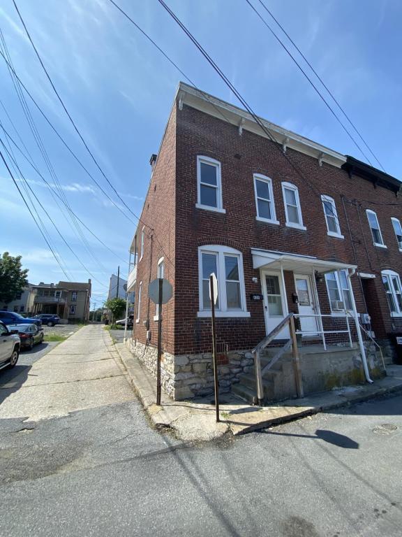 Building Photo - 626 Walton St Rental