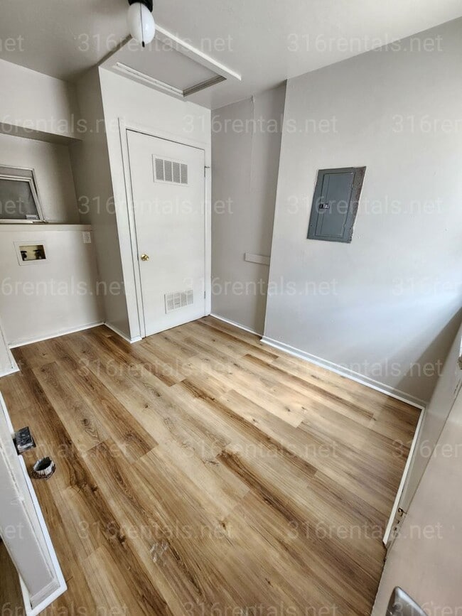Photo - $975 - 3 bed 1 bath - Single Family Home