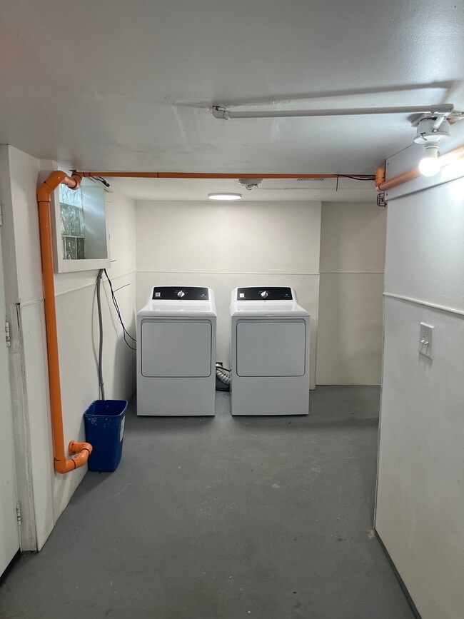 Building Photo - 2922 Hoyt Ave