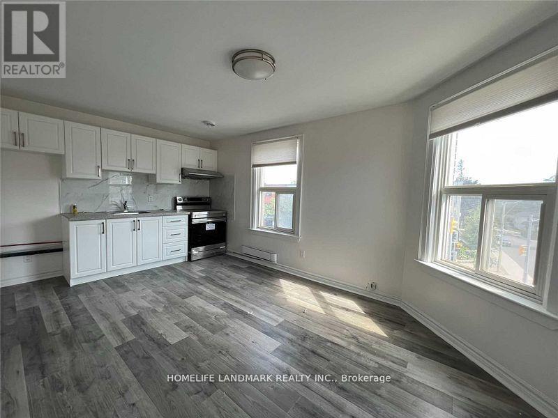 Photo - 2398 Bloor St W
